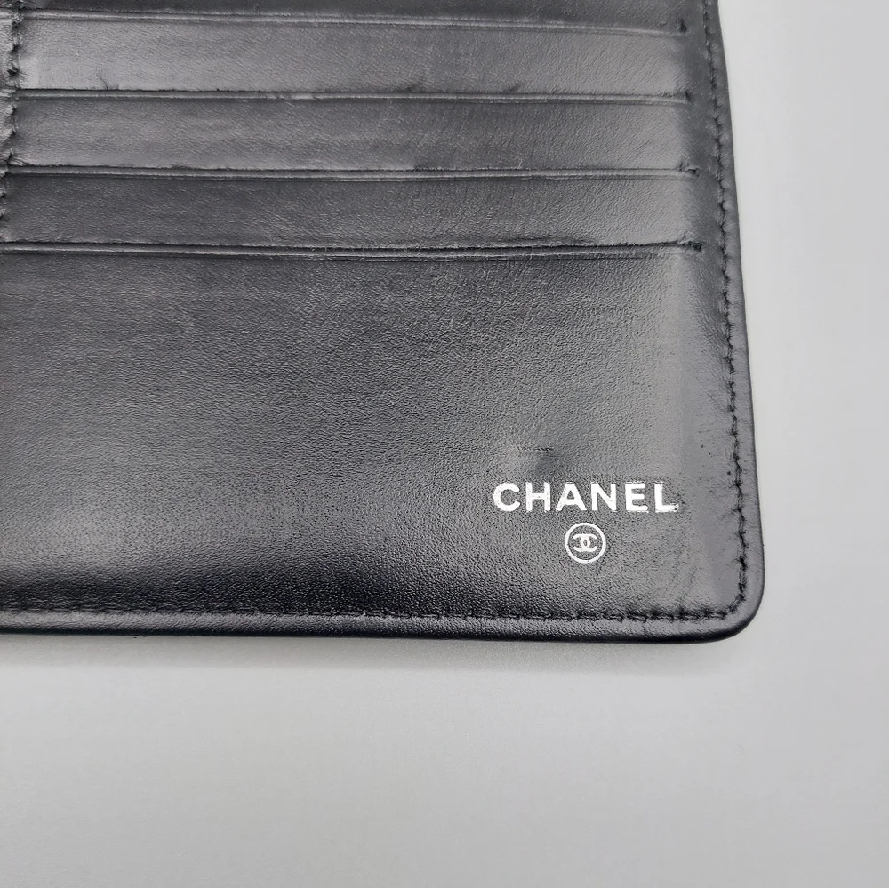 🖤CHANEL Black Camellia Patent Leather Clutch/Wallet🖤